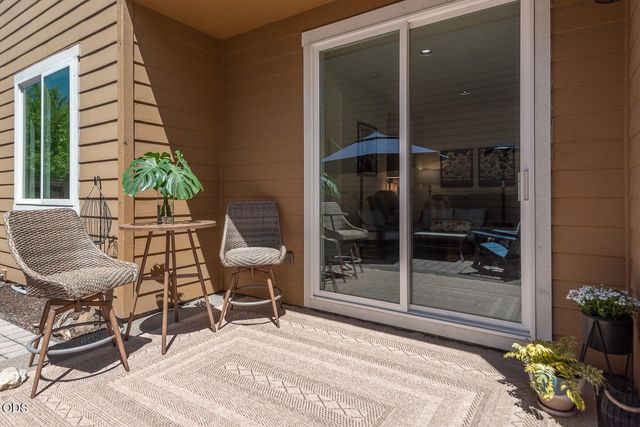 3711 NE Purcell Boulevard, Bend, OR 97701