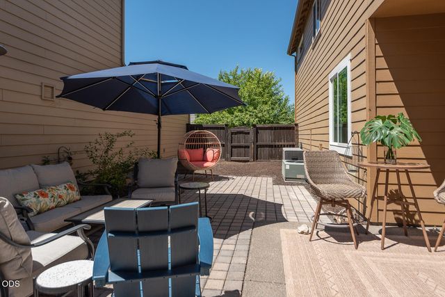 3711 NE Purcell Boulevard, Bend, OR 97701