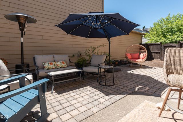 3711 NE Purcell Boulevard, Bend, OR 97701
