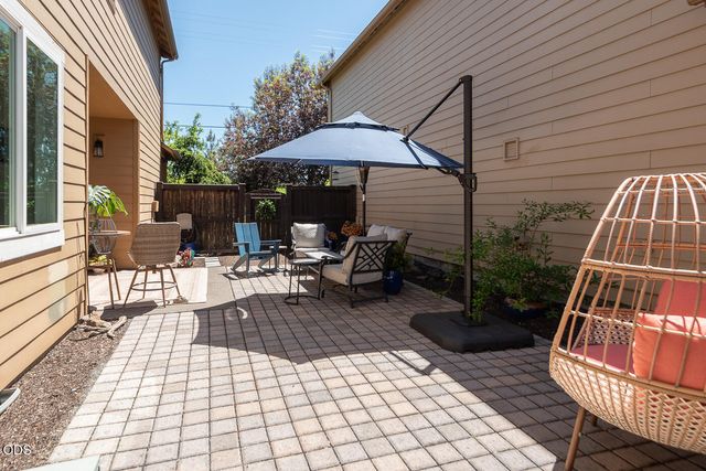 3711 NE Purcell Boulevard, Bend, OR 97701
