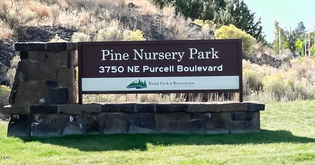 3711 NE Purcell Boulevard, Bend, OR 97701