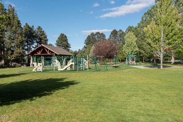 3711 NE Purcell Boulevard, Bend, OR 97701