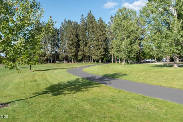 3711 NE Purcell Boulevard, Bend, OR 97701