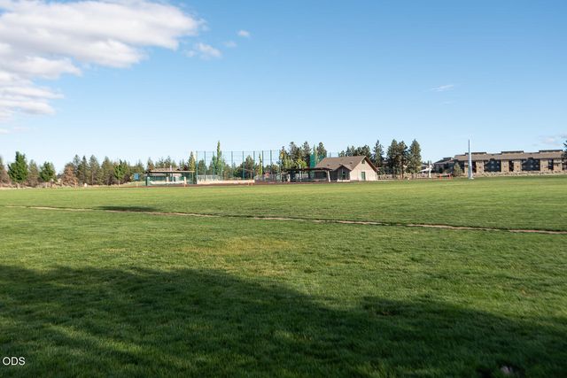 3711 NE Purcell Boulevard, Bend, OR 97701
