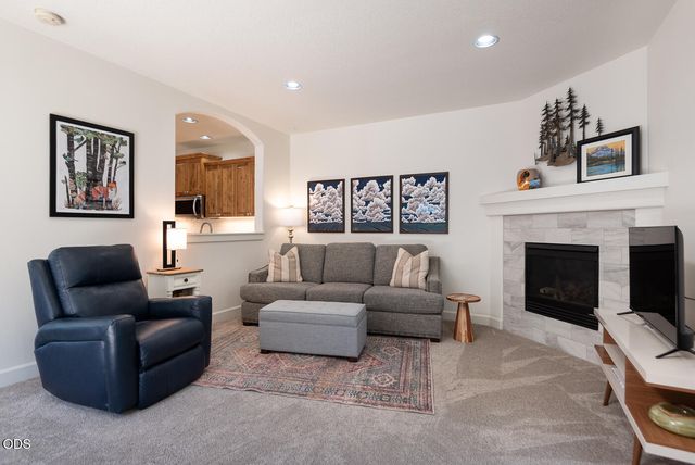 3711 NE Purcell Boulevard, Bend, OR 97701
