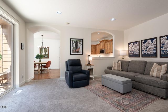 3711 NE Purcell Boulevard, Bend, OR 97701