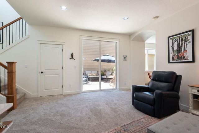 3711 NE Purcell Boulevard, Bend, OR 97701
