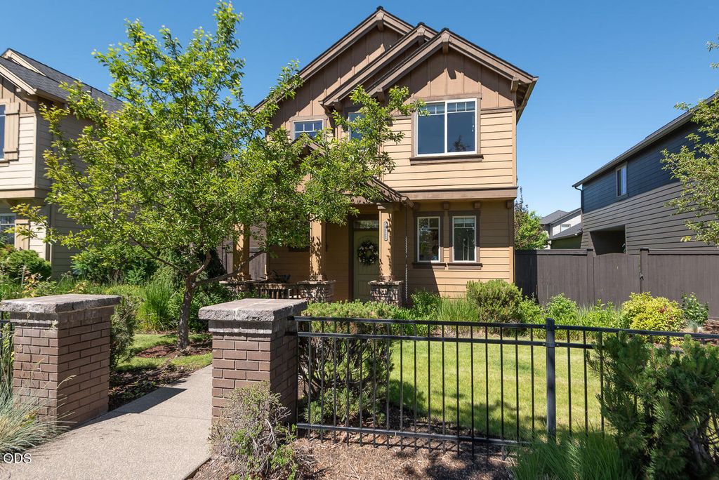 3711 NE Purcell Boulevard, Bend, OR 97701