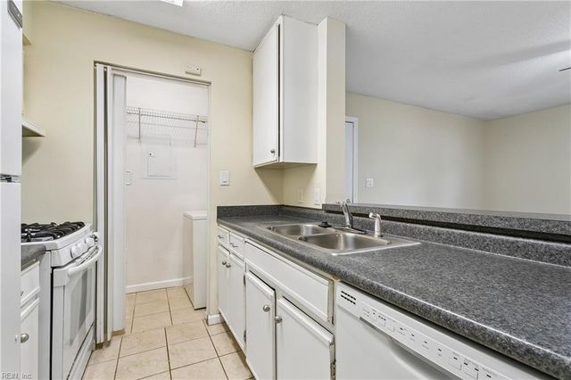 12622 Daybreak CIR, Newport News, VA 23602