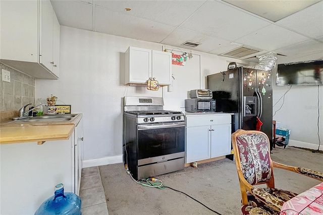 7903 HYDE PARK AVENUE, North Port, FL 34287