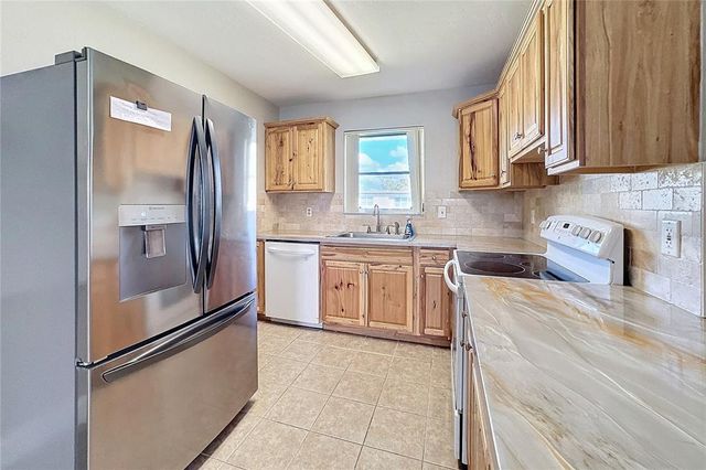 7903 HYDE PARK AVENUE, North Port, FL 34287