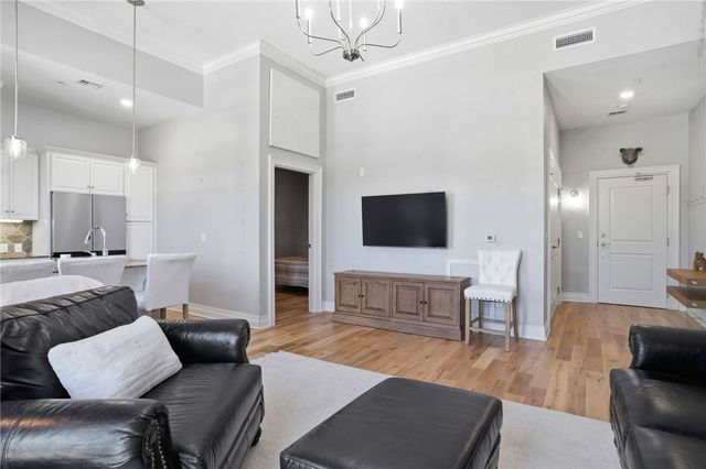609 W Dickson Street 703, Fayetteville, AR 72701