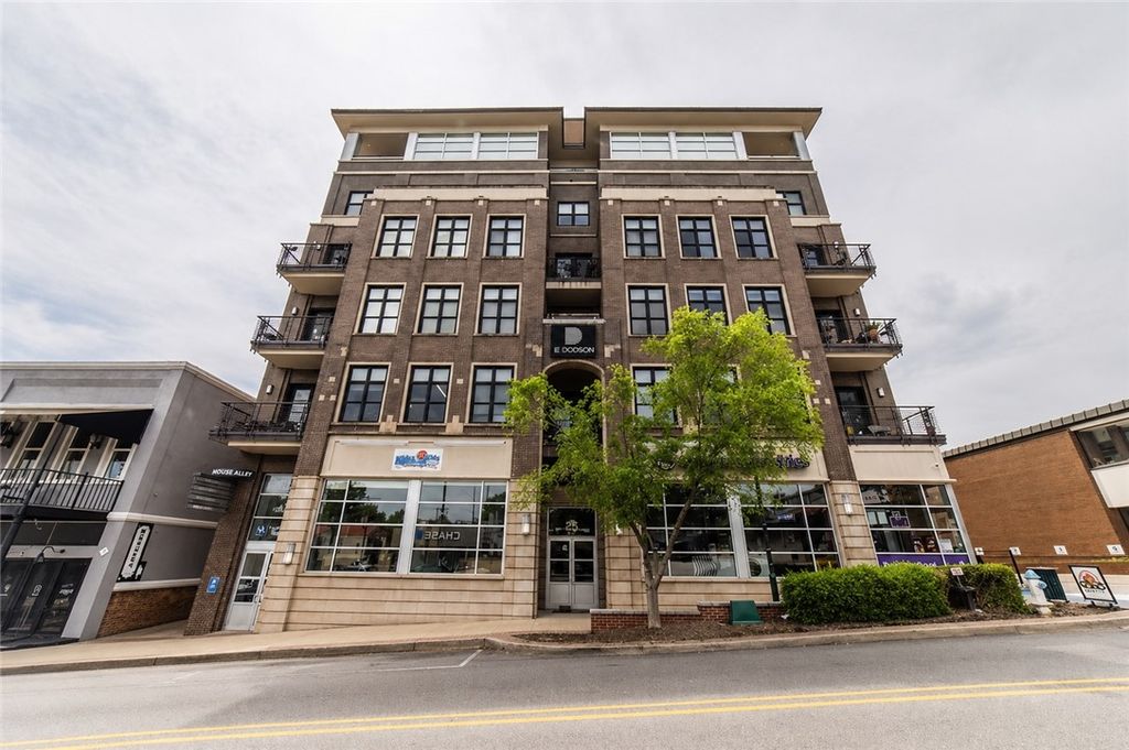 609 W Dickson Street 703, Fayetteville, AR 72701