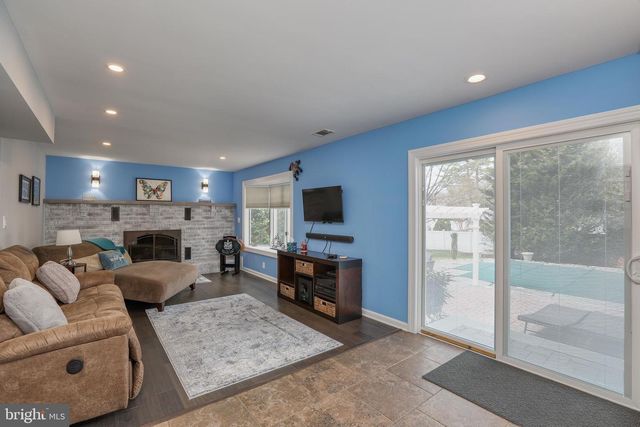 14 JESSE DR, Hamilton, NJ 08619
