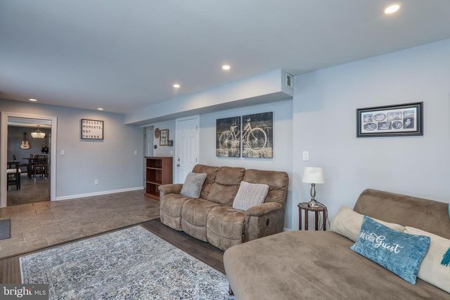 14 JESSE DR, Hamilton, NJ 08619
