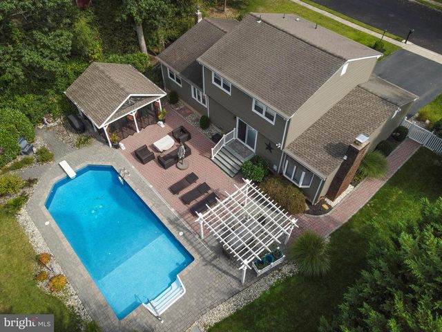 14 JESSE DR, Hamilton, NJ 08619
