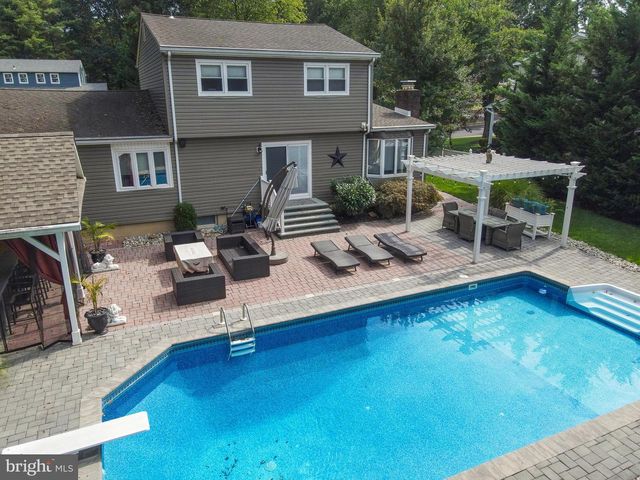 14 JESSE DR, Hamilton, NJ 08619