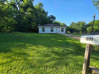 201 W Paschal St, Troup, TX 75789