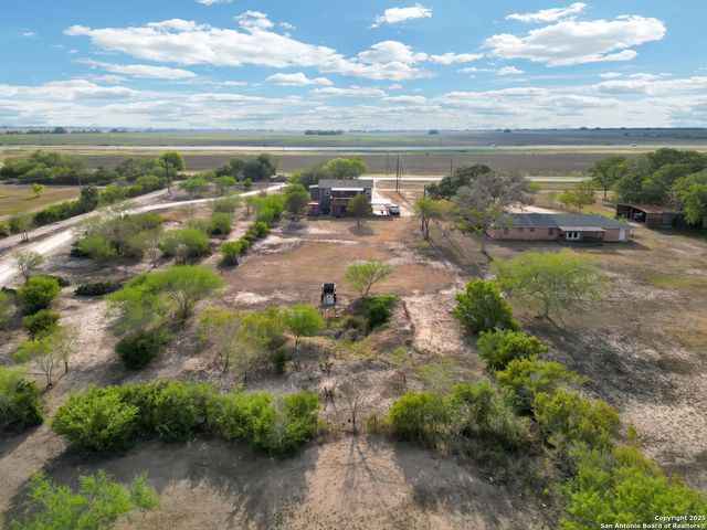 3233 County Road 426, Beeville, TX 78102