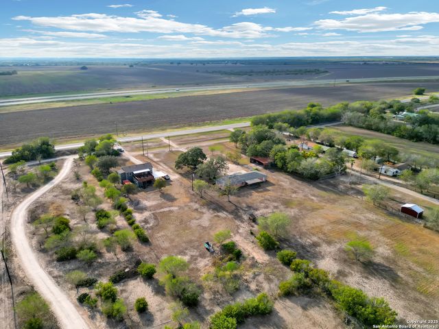 3233 County Road 426, Beeville, TX 78102