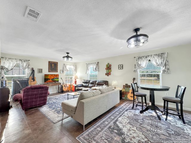 3233 County Road 426, Beeville, TX 78102