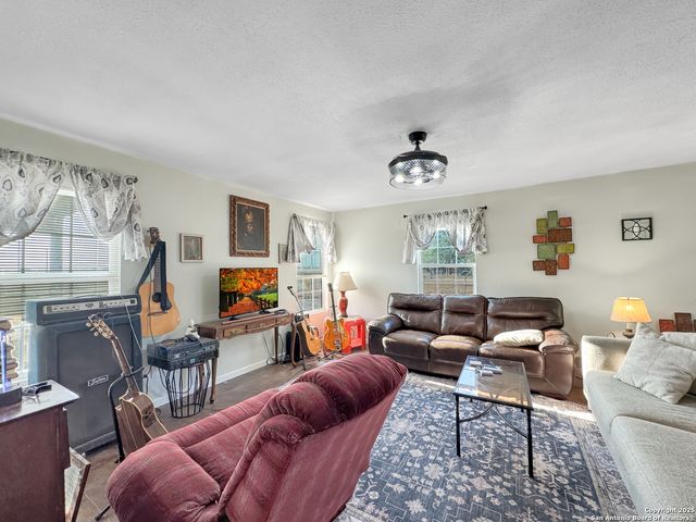 3233 County Road 426, Beeville, TX 78102