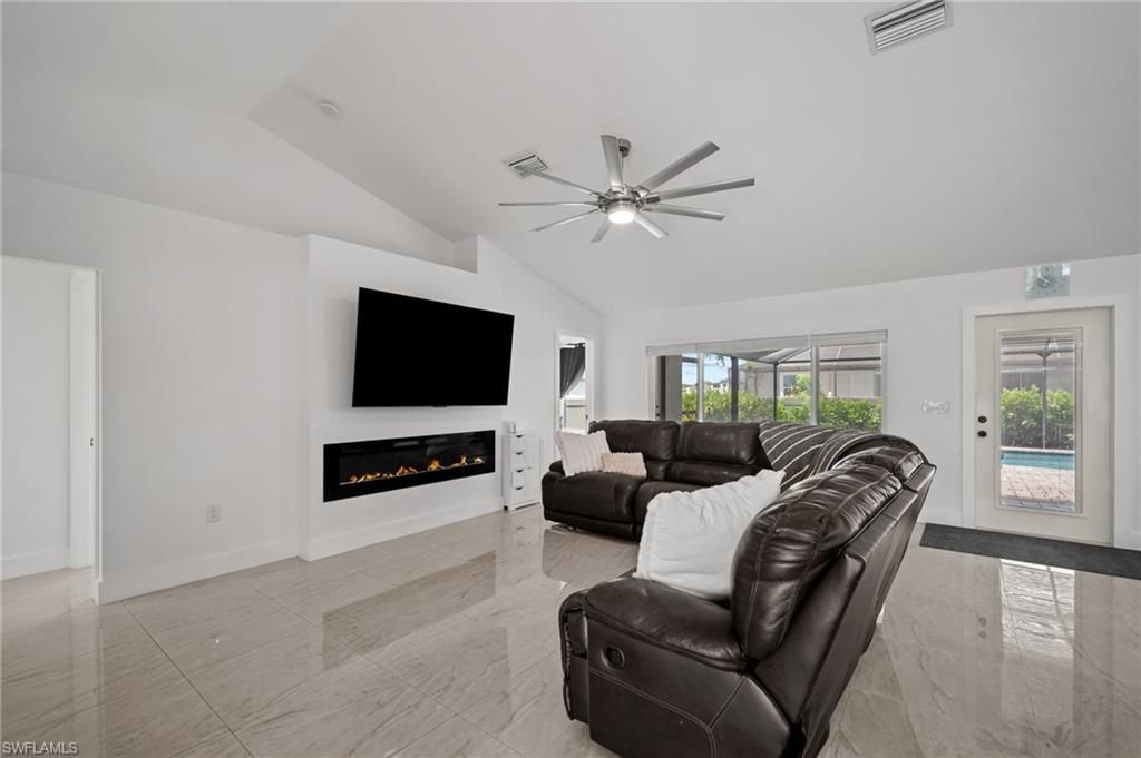 Image 10 of property listing at 2702 NE 1st AVE, Cape Coral, FL 33909