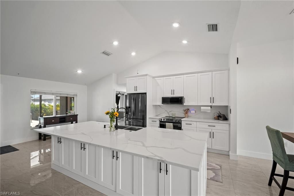Image 7 of property listing at 2702 NE 1st AVE, Cape Coral, FL 33909
