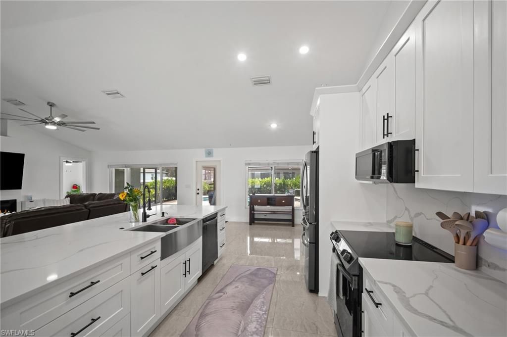 Image 8 of property listing at 2702 NE 1st AVE, Cape Coral, FL 33909
