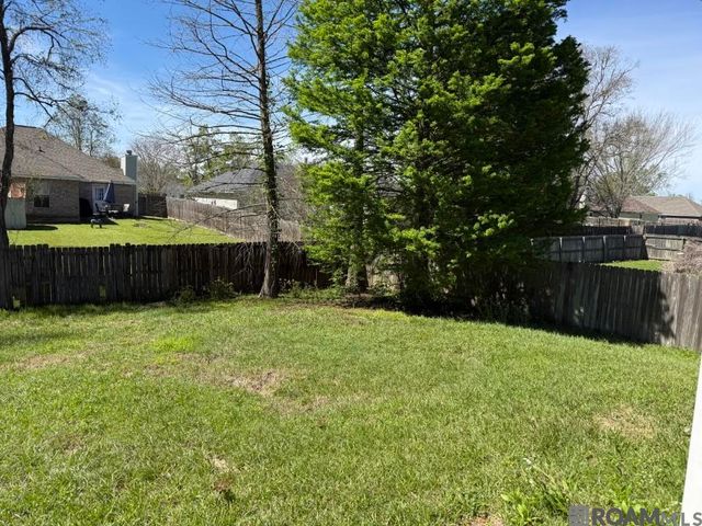 15253 E Bayou Dr, Prairieville, LA 70769