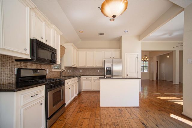 93 Wick Willow Drive, Montgomery, TX 77356