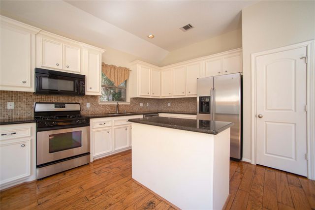 93 Wick Willow Drive, Montgomery, TX 77356