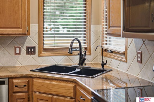 21780 Ponderosa Drive, Gretna, NE 68028