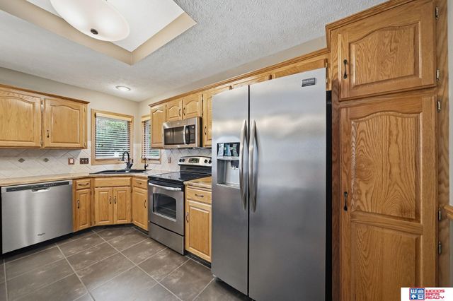 21780 Ponderosa Drive, Gretna, NE 68028