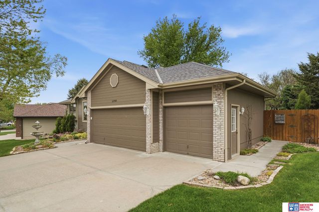 21780 Ponderosa Drive, Gretna, NE 68028