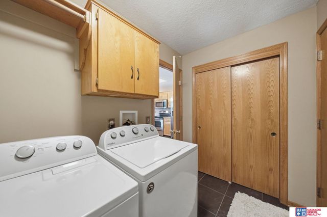 21780 Ponderosa Drive, Gretna, NE 68028