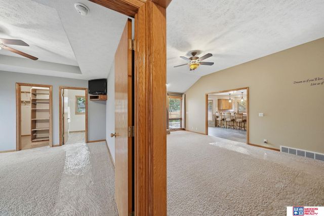 21780 Ponderosa Drive, Gretna, NE 68028