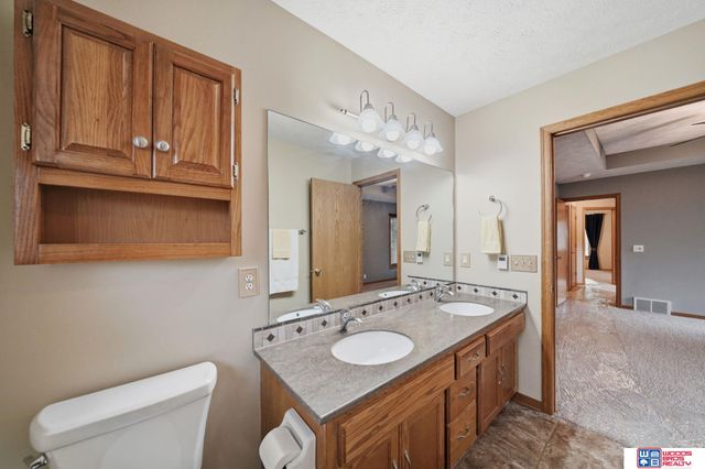 21780 Ponderosa Drive, Gretna, NE 68028