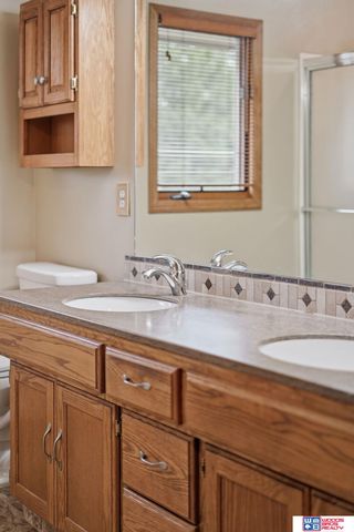 21780 Ponderosa Drive, Gretna, NE 68028