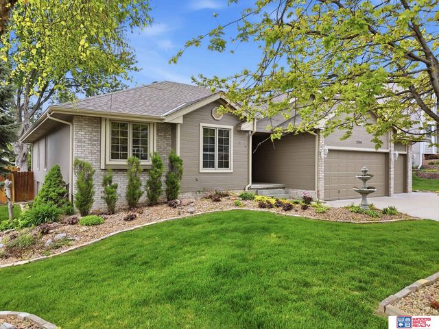 21780 Ponderosa Drive, Gretna, NE 68028