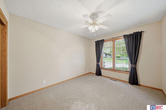 21780 Ponderosa Drive, Gretna, NE 68028
