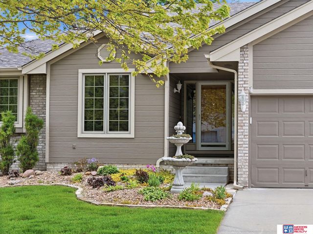 21780 Ponderosa Drive, Gretna, NE 68028