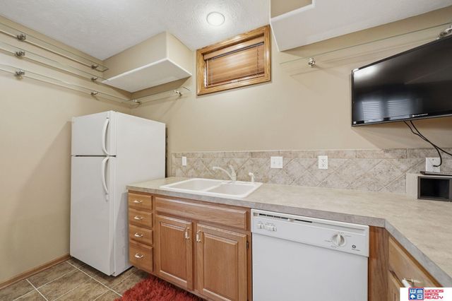 21780 Ponderosa Drive, Gretna, NE 68028