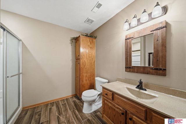 21780 Ponderosa Drive, Gretna, NE 68028