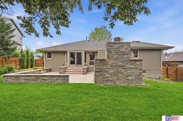 21780 Ponderosa Drive, Gretna, NE 68028