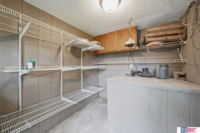 21780 Ponderosa Drive, Gretna, NE 68028