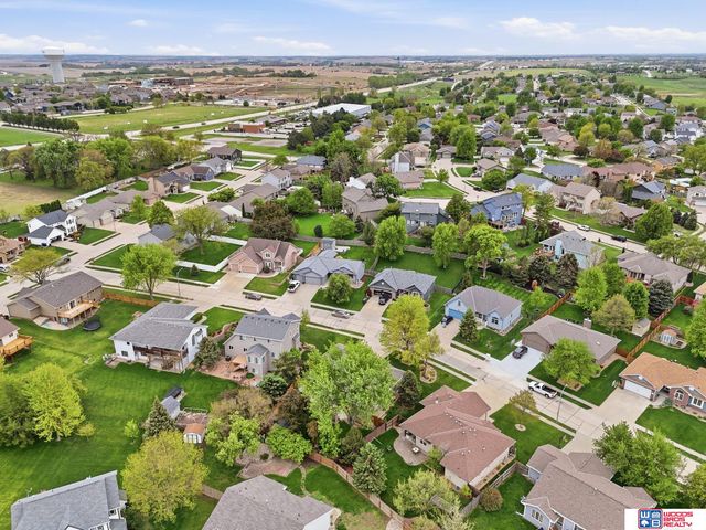 21780 Ponderosa Drive, Gretna, NE 68028