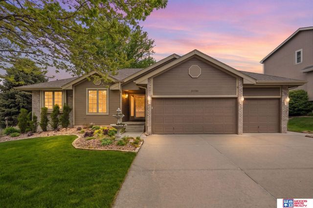 21780 Ponderosa Drive, Gretna, NE 68028