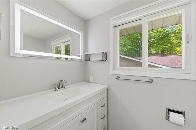 8139 Yorkshire Drive, Mentor, OH 44060