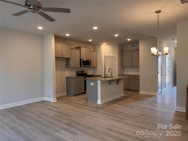 4077 Port Richmond Avenue 18, Gastonia, NC 28056